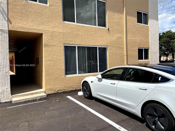 2nd image of 7910 Taft St APT 102