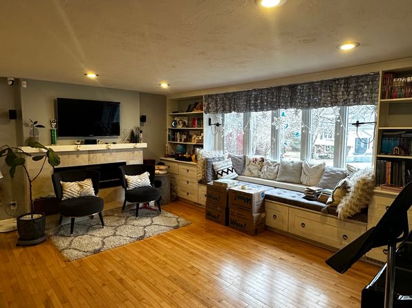 10 Sandy Ridge Cir, Sharon, MA 02067