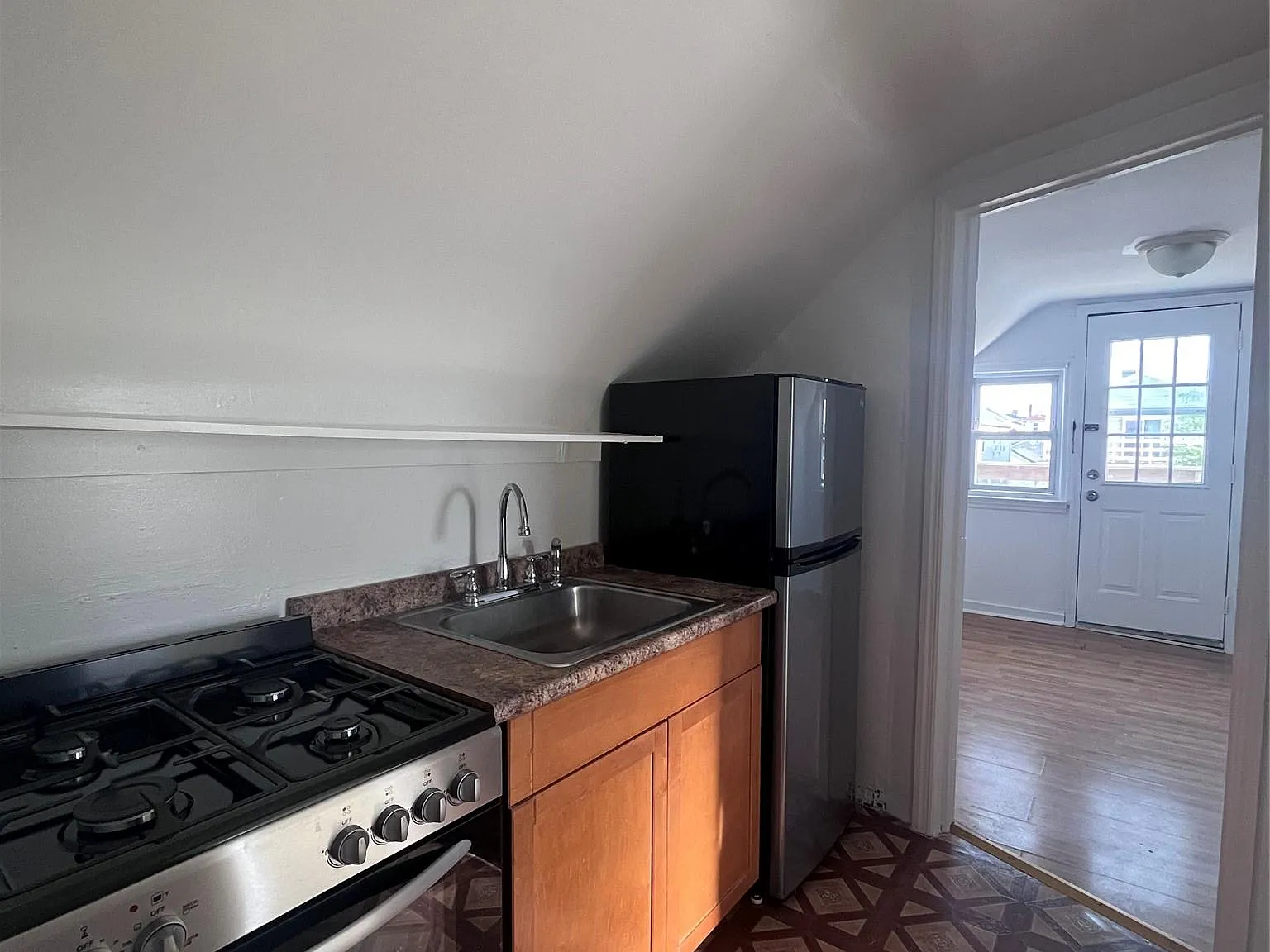 1 bed, 1.0 bath, 1350 sqft, $2,000 — Photo 3