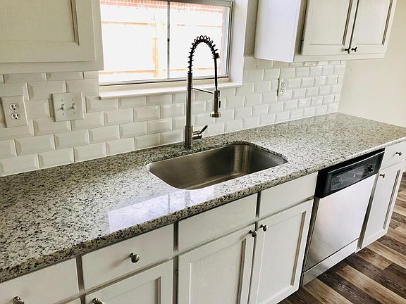 3rd image of 36008 Norfolk Ave