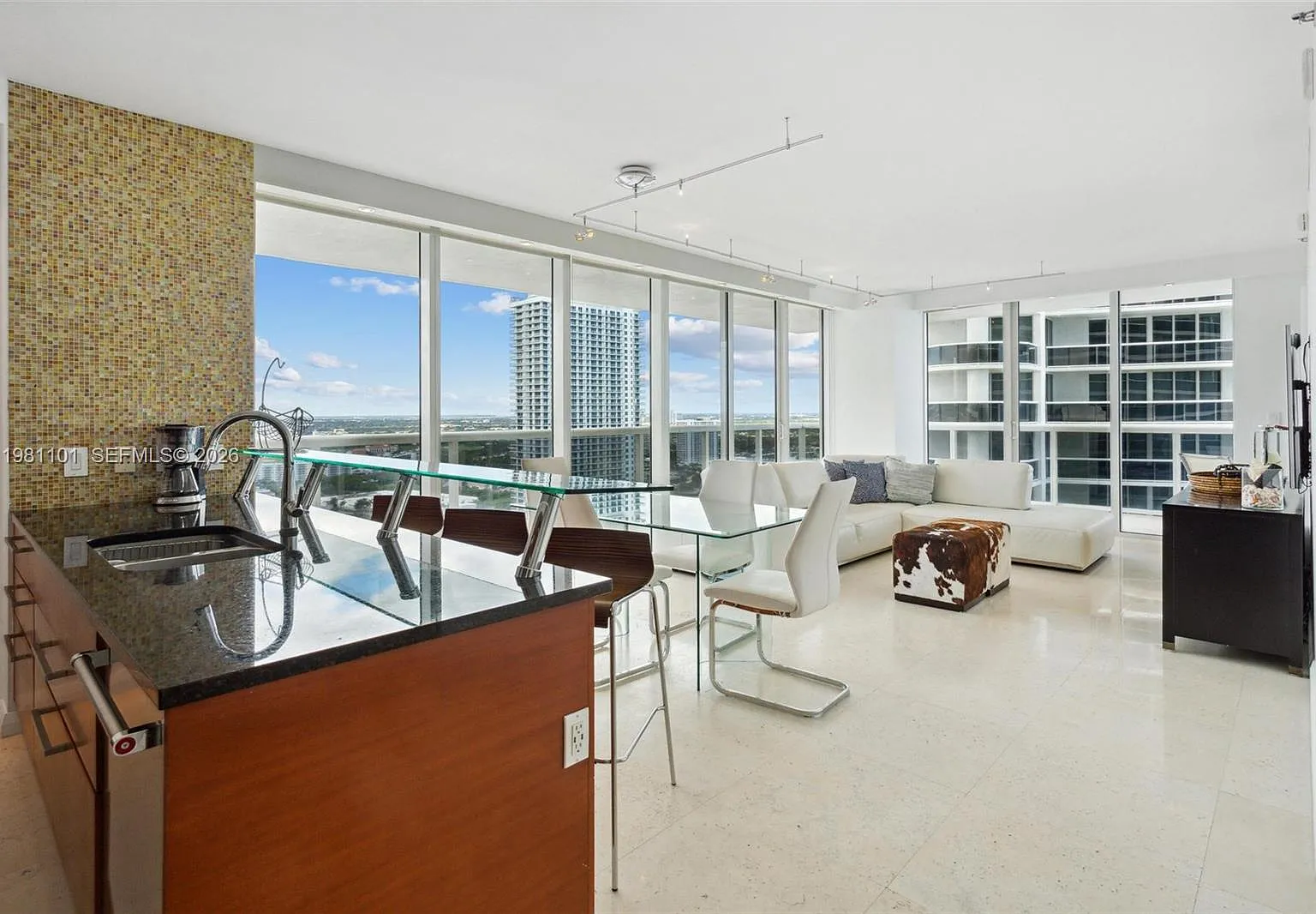 Beach Club Two Condo — Photo 4