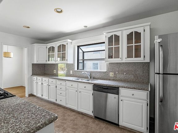 4th image of 3823 Berryman Ave