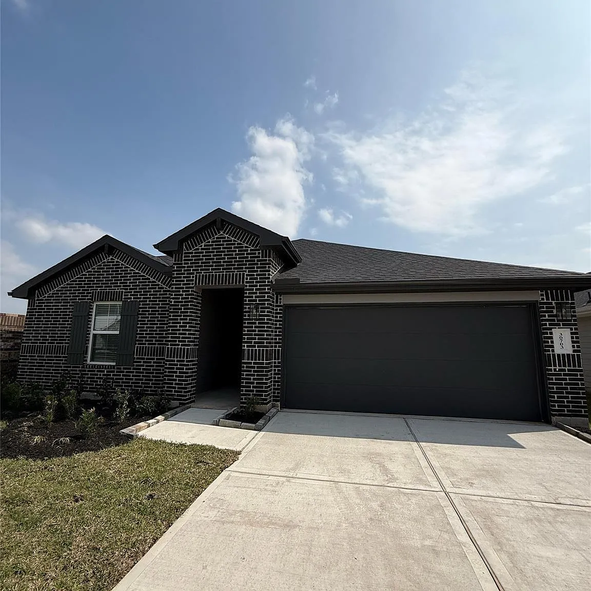 4 bed, 2.0 bath, 2031 sqft, $2,375 — Photo 4