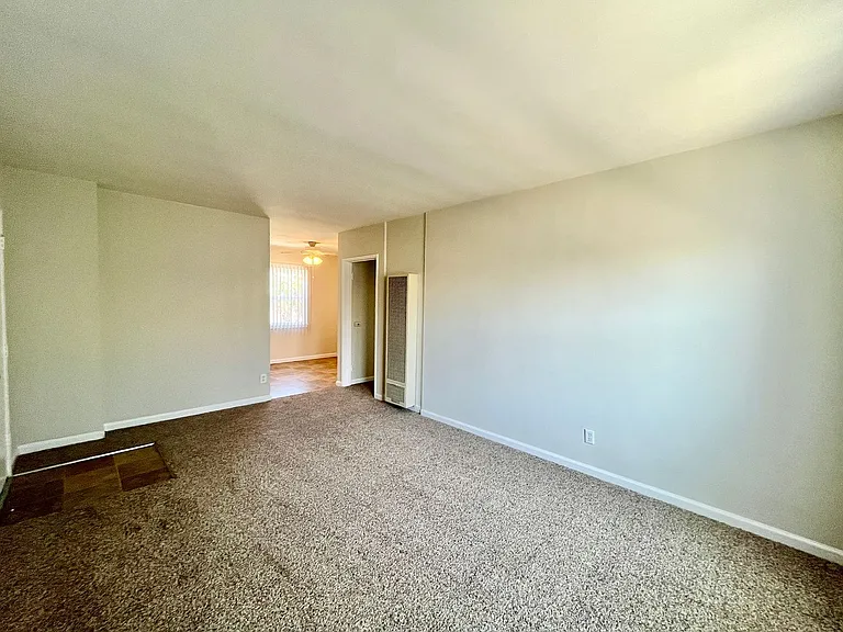 4464 Illinois St — Photo 8