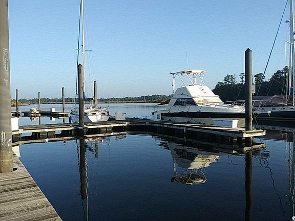 2nd image of Slip 73 Friendfield Marina #32' boat slip 270 Crescent Drive