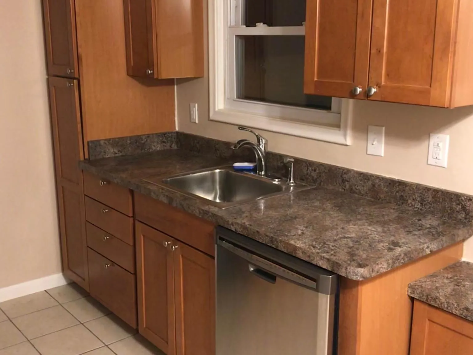 3 bed, 1029 sqft, $1,750 — Photo 2