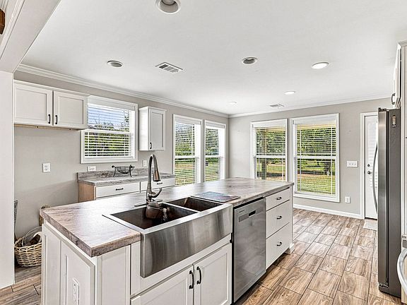 5th image of 395 Louisiana St #583