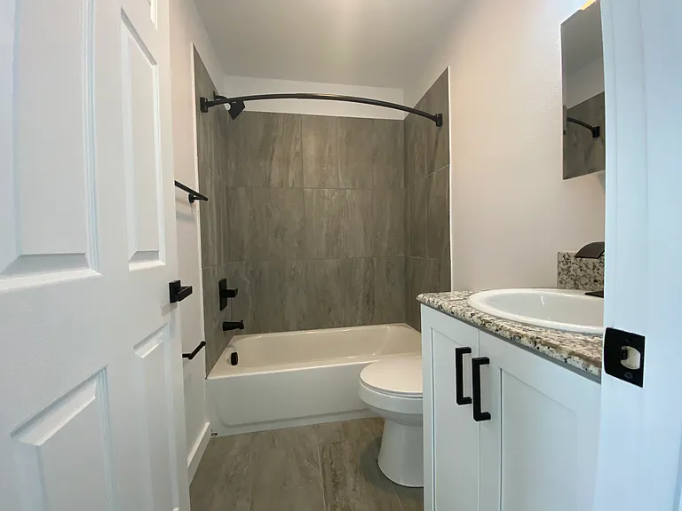 340 Sunnyside Dr #B — Photo 14