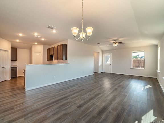 3rd image of 5906 Willow Point Blvd