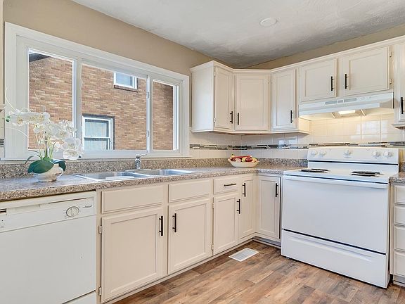 5th image of 2649 Lapey St