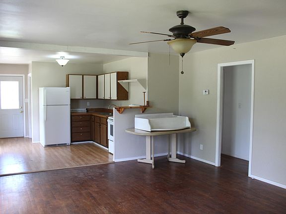 3rd image of 1143 Frisbie Blvd