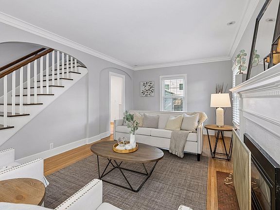 5th image of 720 W 53rd St