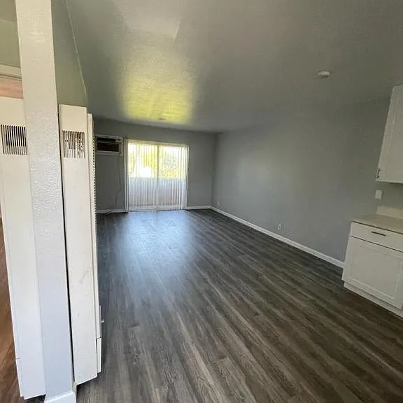 Golden Tee Apartments — Photo 4