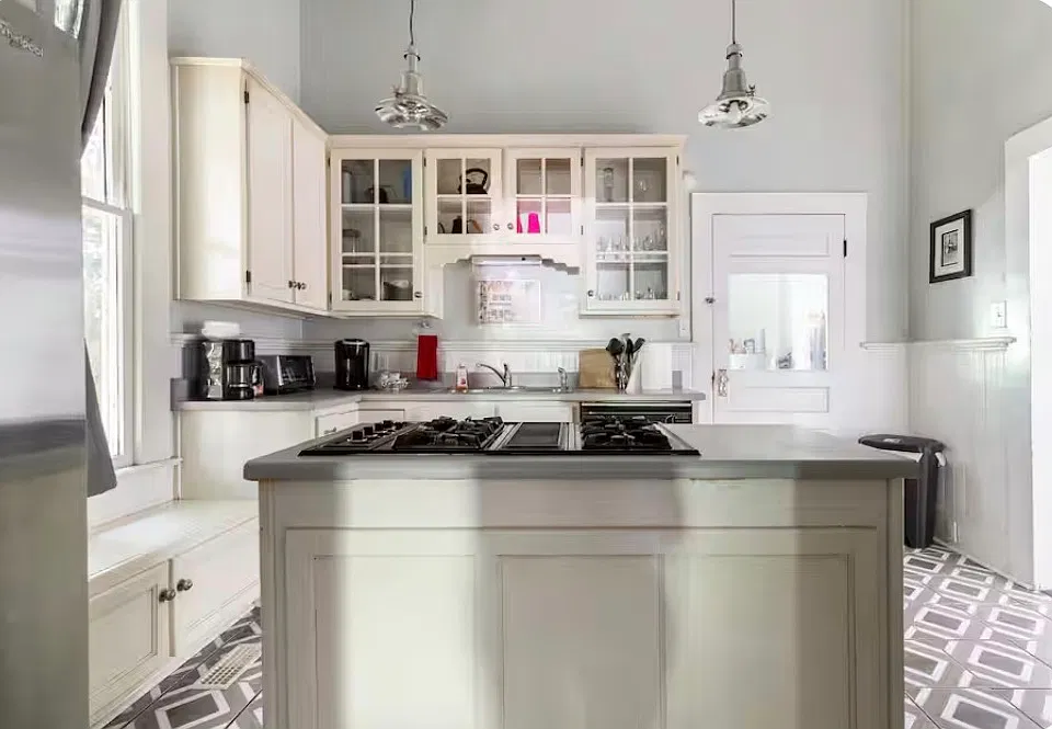 407 Floyd St