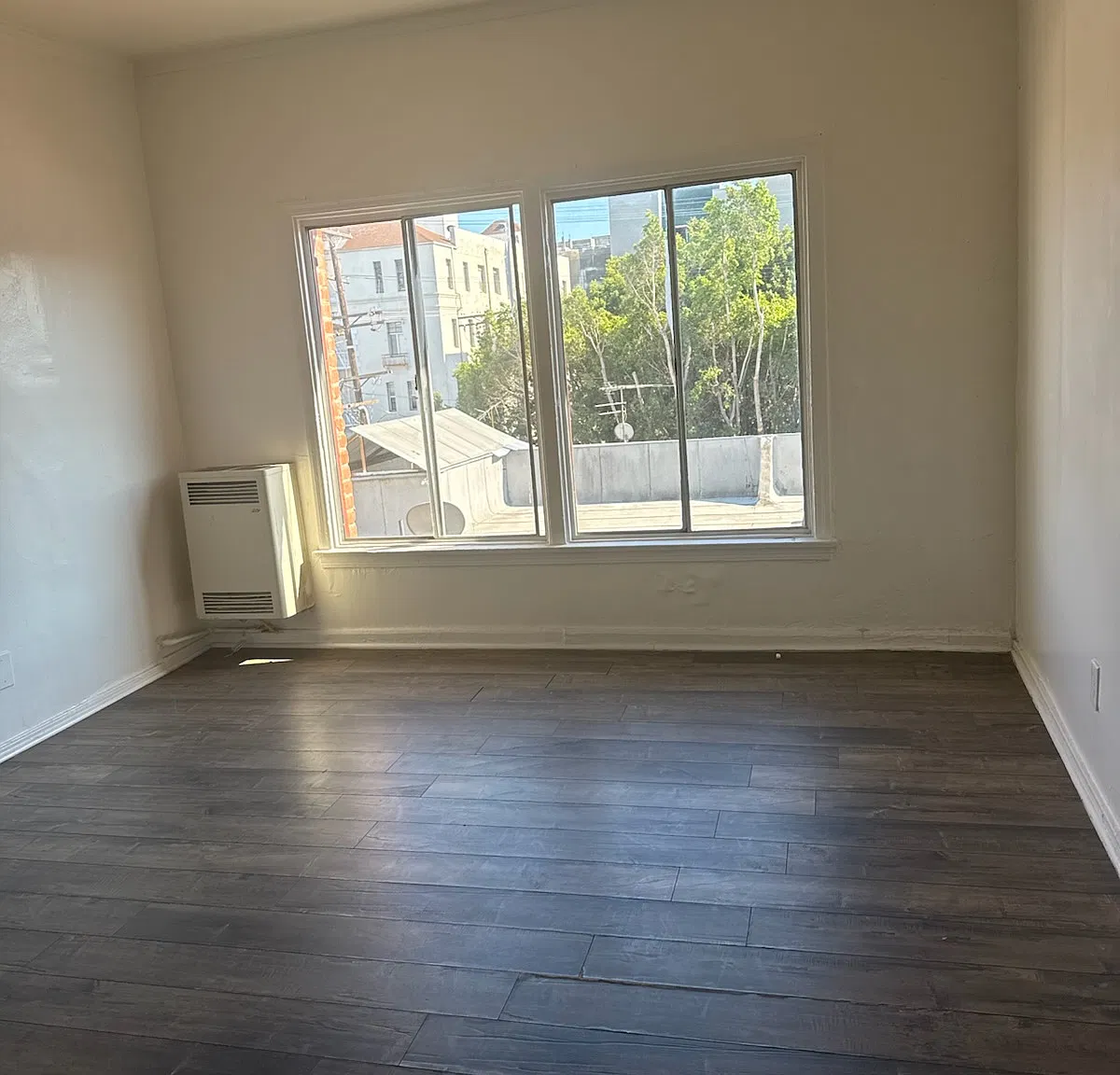 854 S Harvard Blvd — Photo 2