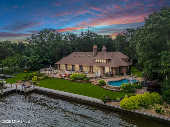 99 Holly Lane, Bayville, NJ 08721