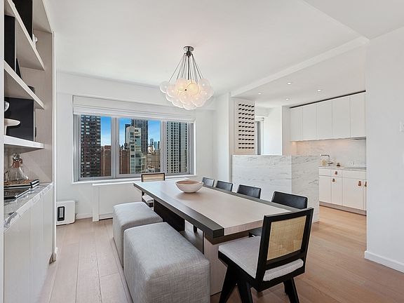 4th image of 200 E 62nd St APT 17B