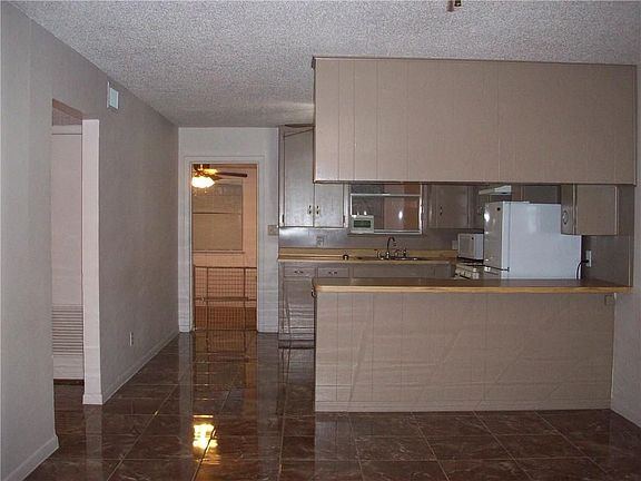 5th image of 7406 Southgate Ln #A