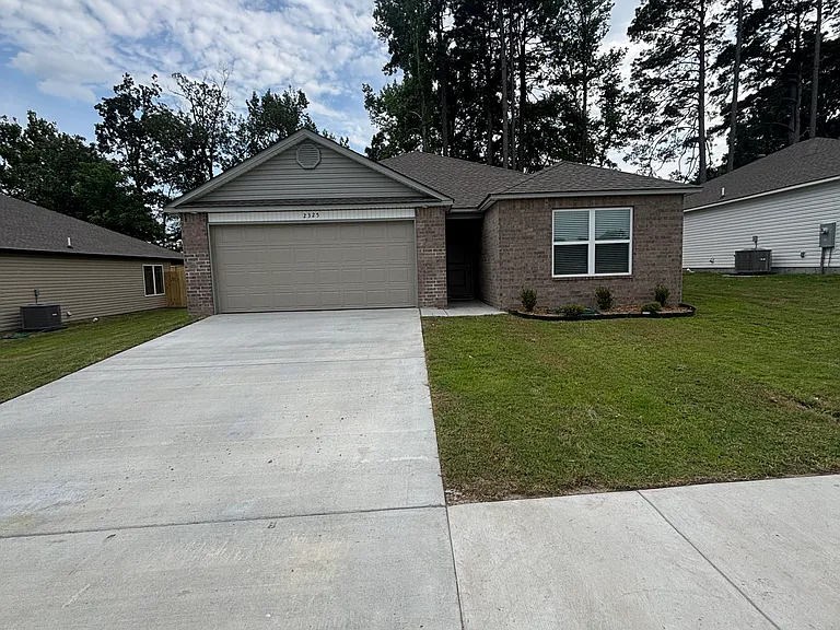 2325 Sam Tillery Dr — Photo 1