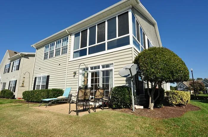 2 bed, 1355 sqft, $2,100 — Photo 3