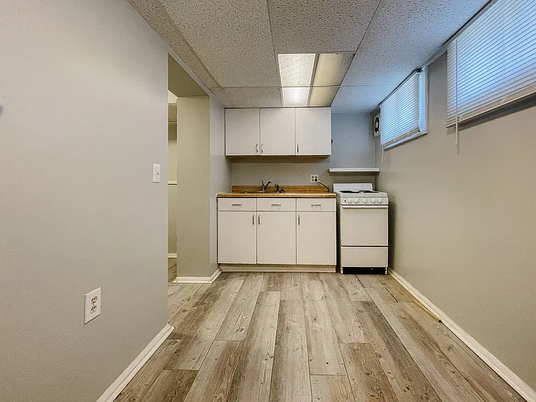 1925 E 5th St #7 — Photo 12