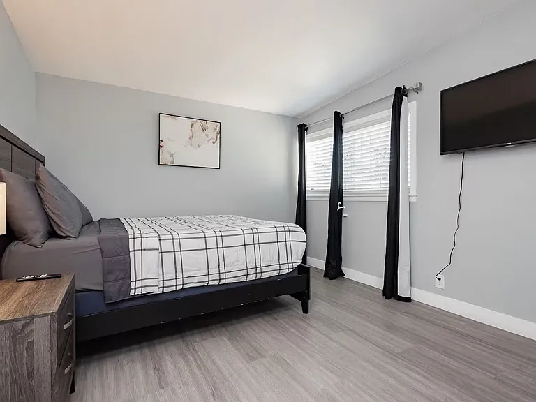 1634 Serenada Ave — Photo 6