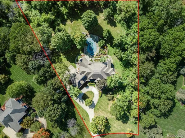 630 Sheldon Ct, Rochester, MI 48306