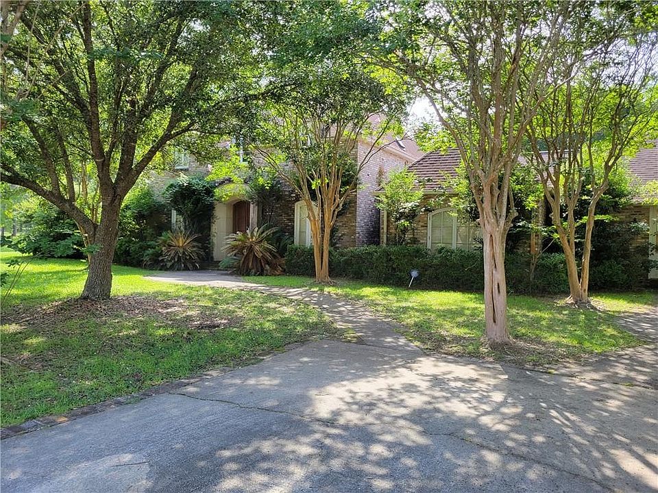 2nd image of 8 Fairway View Ct