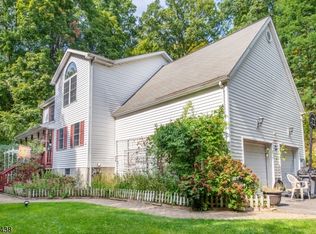 5 Parks Ln, Vernon, NJ 07461