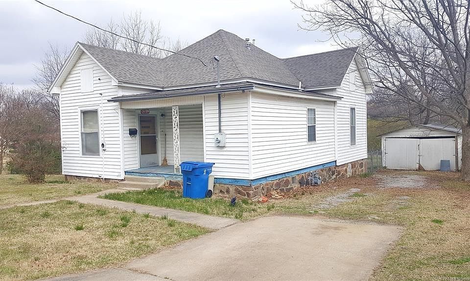 1st image of 215 W Comanche Ave