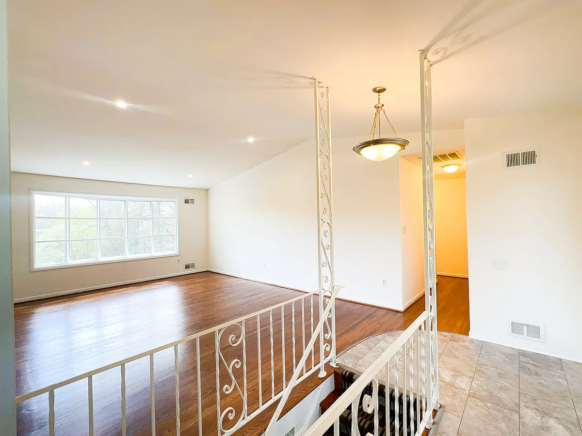 Building Photo - 6631 Auburn Ave #1
