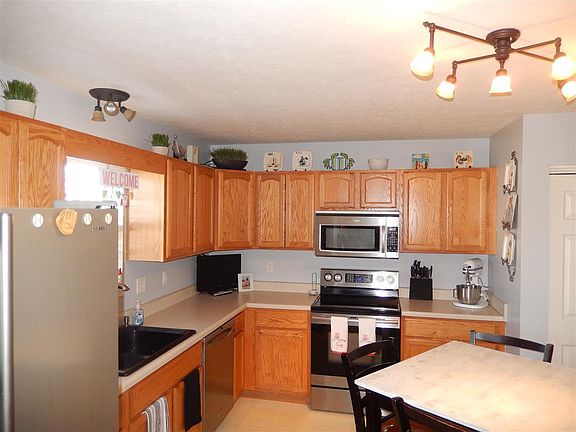 3rd image of 836 S Cannon Ct