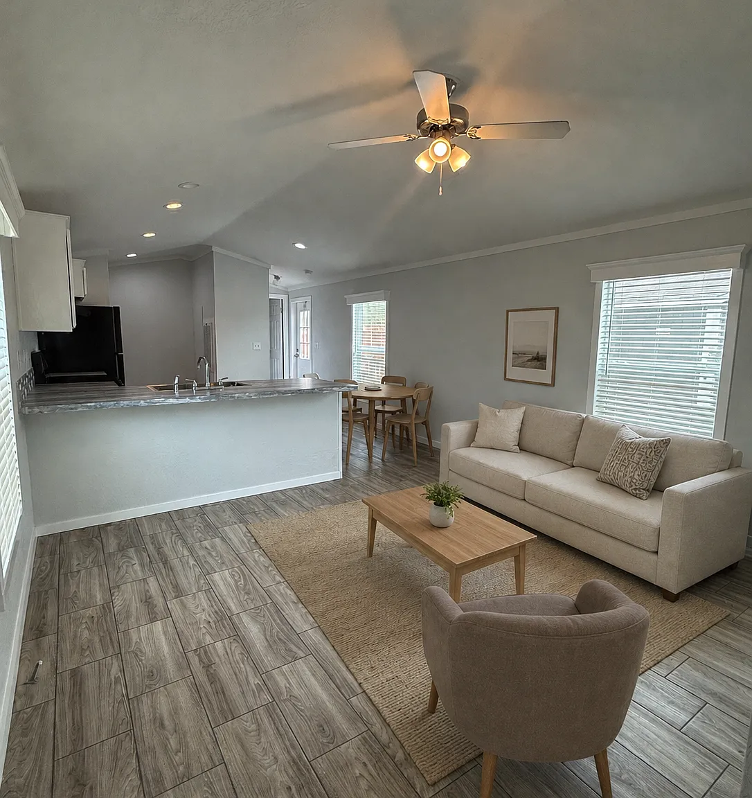 3 bed, 924 sqft, $1,195 — Photo 1