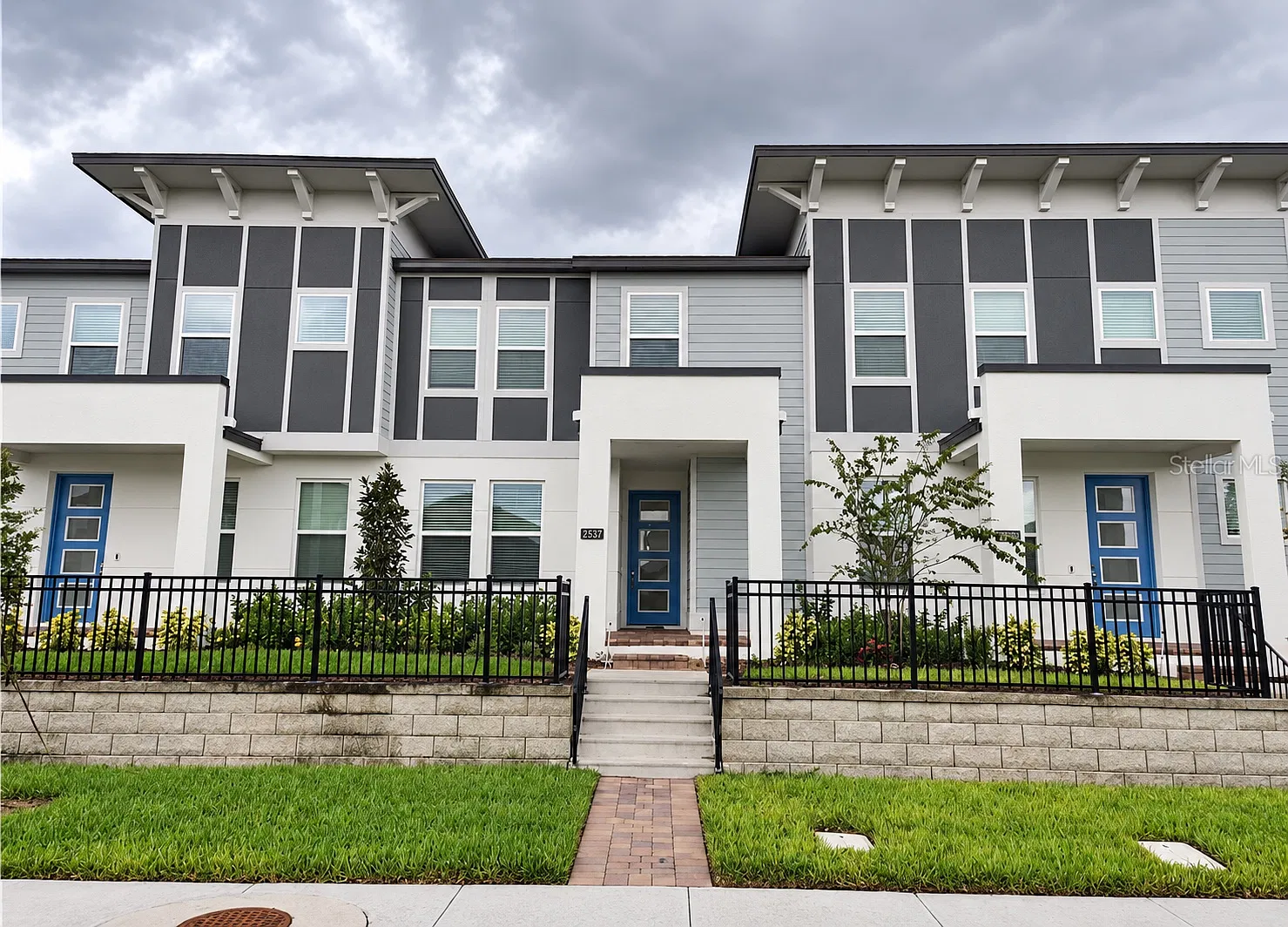 3 bed, 2.5 bath, 1810 sqft, $2,950 — Photo 2
