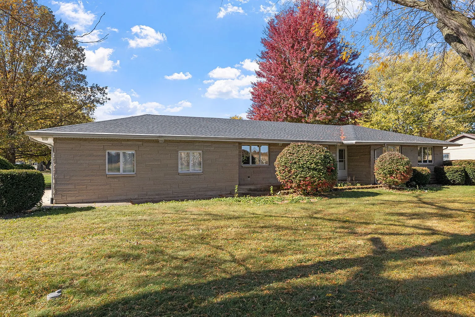 1112 Sunset Dr photo 1