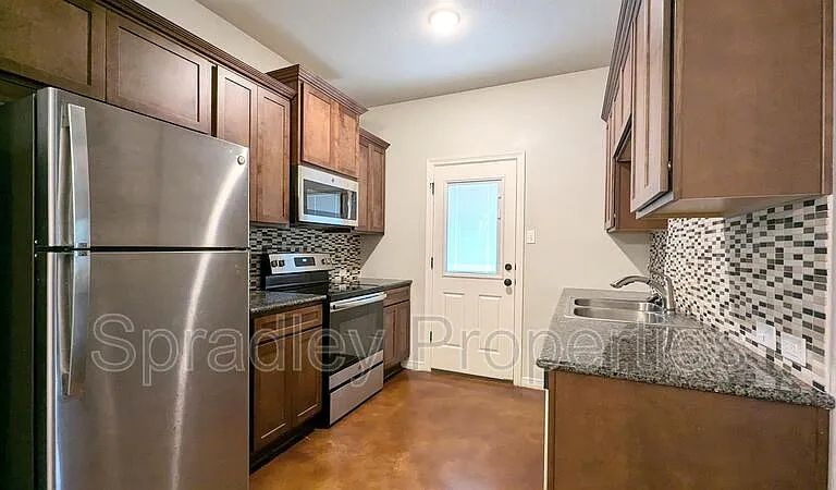 205B Sparrow Cv — Photo 3