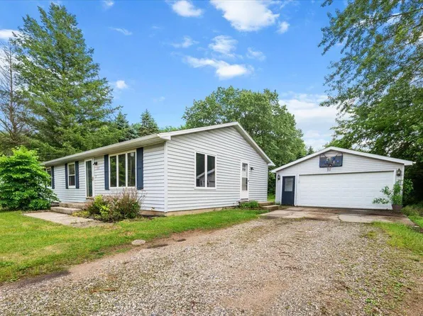 7218 Eleven Mile Rd NE, Rockford, MI 49341