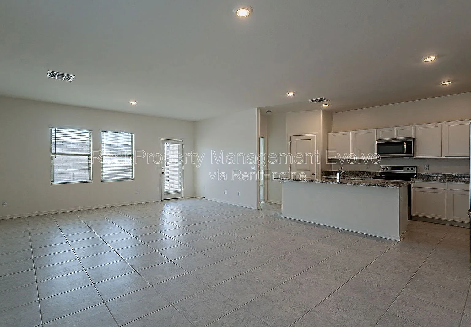 4 bed, 3.0 bath, 1912 sqft, $2,195 — Photo 3