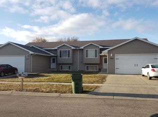 1434 Sawgrass Dr, Brookings, SD 57006