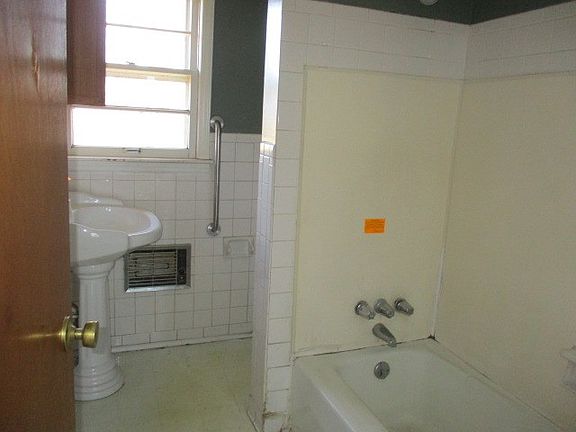 5th image of 316 Trinkle Ave
