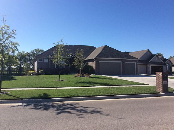 2nd image of 1311 N Shadow Rock Dr