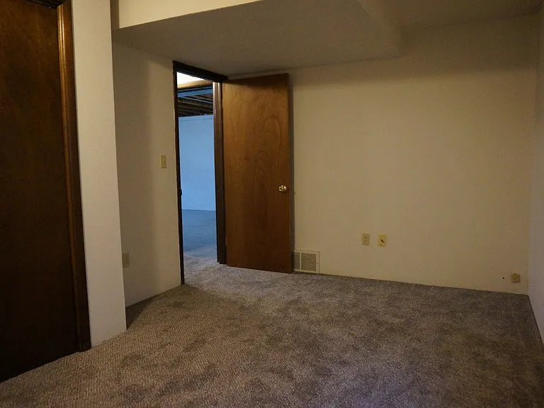9615-9617 N Indian Trail Rd — Photo 17