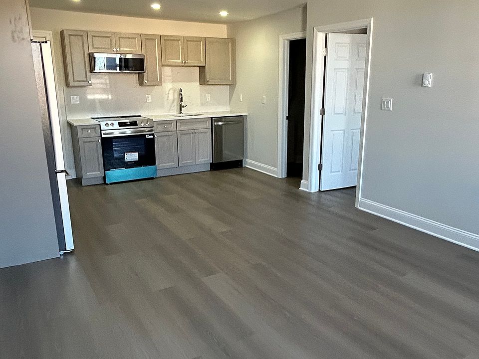 1st image of 112 S Broadway