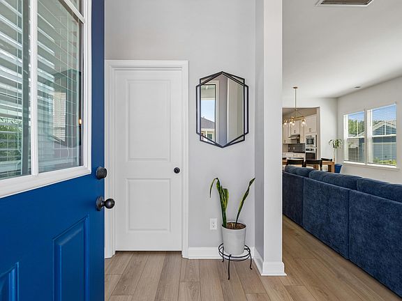 4th image of 305 Eclipse St
