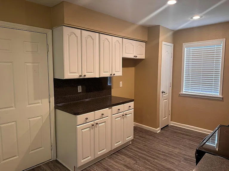 5830 Effingham Dr — Photo 12