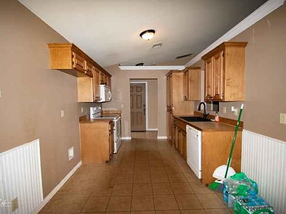 4th image of 4412 SW Rolling Hills Dr