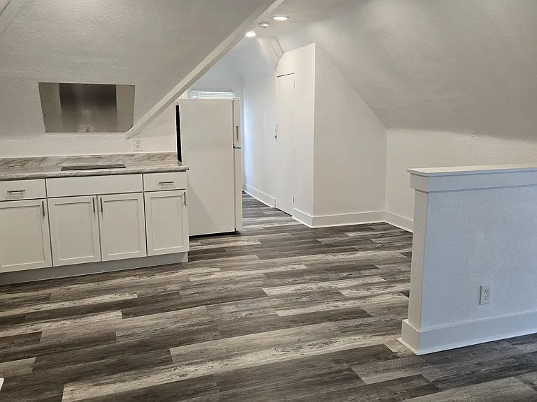 1564 E 82nd St #3 — Photo 10