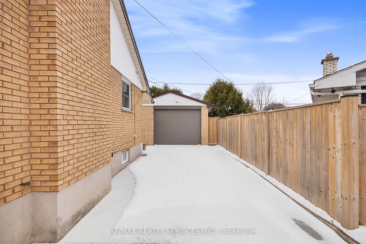 Building Photo - 185 Burlington St #BASEMENT