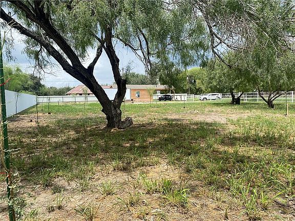 5th image of 605 La Quinta Ln
