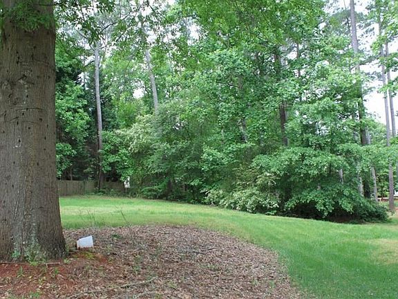 5th image of 1075 Lullwater Cir